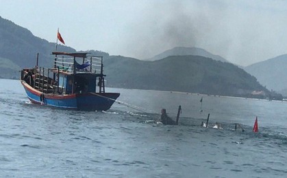 Tàu không người lái chạy lòng vòng, đôi vợ chồng ngư dân chết bất thường dưới biển
