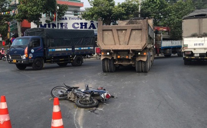 Xe ben va chạm xe máy khiến 1 người tử vong, 2 người bị thương