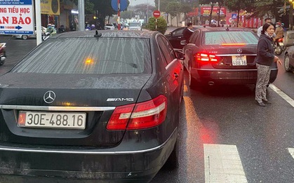 Vụ 2 ô tô Mercedes trùng biển số ở Hà Nội: Công an bàn giao chiếc xe biển thật cho chủ xe