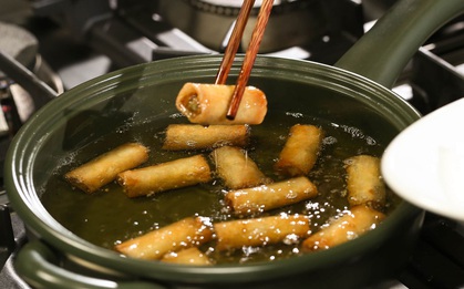 Những sai lầm "chết người" khi dùng dầu ăn mà hầu hết người Việt đều phạm phải, vô tình biến món ăn thành "chất độc"