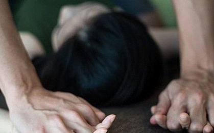 Nữ sinh 15 tuổi bị thanh niên quen qua mạng rủ về phòng trọ xâm hại tình dục