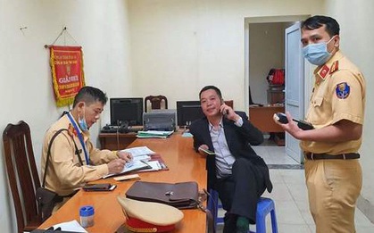 Vụ tài xế ngủ trên ô tô Camry xưng là quân nhân tấn công CSGT: Liên tục đe doạ tại trụ sở CAP, gọi “cứu viện” suốt 2 giờ