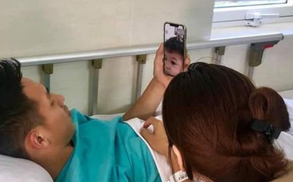 Hình ảnh xúc động: Hùng Dũng gọi video với con trai trước khi vào phòng phẫu thuật