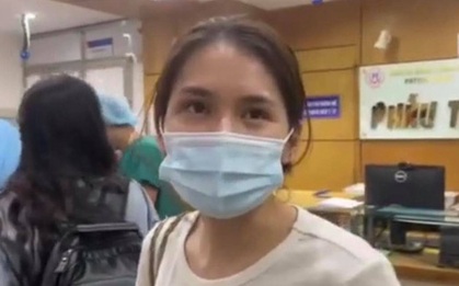 Vợ Đỗ Hùng Dũng tất bật tại bệnh viện, chỉ sợ chồng buồn vì phải nghỉ dài hạn