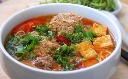 Một phụ nữ hôn mê sâu sau khi ăn bún riêu chay