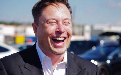 Con hát mẹ khen hay: mẹ Elon Musk khoe "anh nhà" đạt điểm tin học cao bất thường, đến mức trường phải làm bài kiểm tra lại