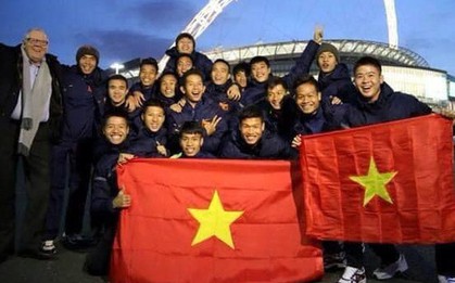 Xuân Trường chia sẻ hình ảnh 7 năm trước ở sân Wembley, Duy Mạnh cảm thán: "Ôi ngày xưa với bao mộng mơ"
