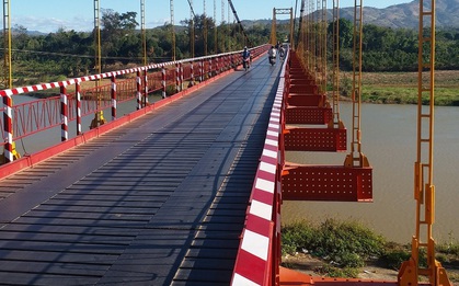 Nhậu say còn rủ nhau xuống sông Đăk Bla tắm, 1 thanh niên bị nước cuốn trôi