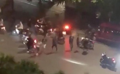 Nam thanh niên rút dao đâm 5 người thương vong vì bị "chửi"