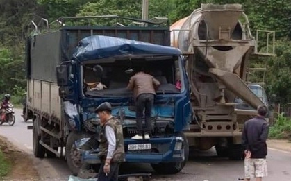 Thoát chết khó tin sau vụ tai nạn liên hoàn trên Quốc lộ 6