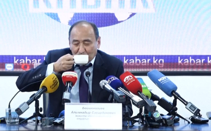 Tổng thống Kyrgyzstan quảng bá thảo dược chữa COVID-19 chứa chất có thể gây chết người