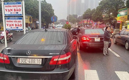 Từ vụ 2 xe Mercedes trùng biển số, công an triệt phá đường dây làm giả giấy tờ, tiêu thụ xe "gian"