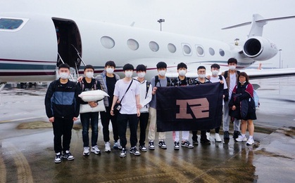 RNG thuê hẳn chuyên cơ riêng đi Iceland trong khi DWG KIA chỉ được mua vé phổ thông, fan LCK phẫn nộ vì Riot Hàn quá ki bo