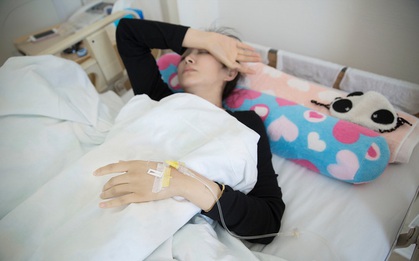 Mới 28 tuổi, cô gái phải "nhận án" ung thư thực quản vì một sai lầm khi uống nước mà nhiều người cũng đang mắc