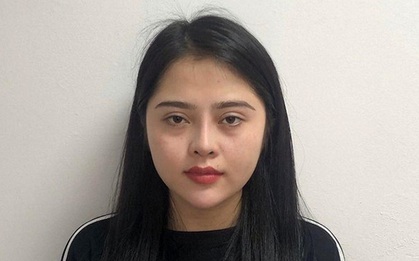 Bắt quả tang cô gái trẻ xinh như "hot girl" đang làm liều trên phố