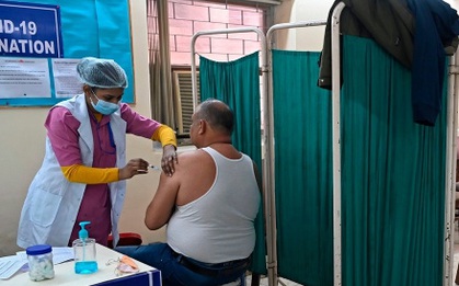 New Delhi (Ấn Độ) đóng cửa 125 trung tâm tiêm chủng do hết vaccine