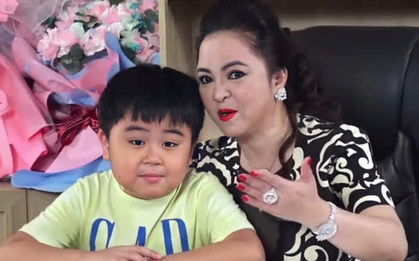Cậu bé Huỳnh Hằng Hữu mới 9 tuổi đã được mẹ đại gia cho làm việc này, nhưng phải thật cẩn thận kẻo cậu nhóc gặp nguy hiểm