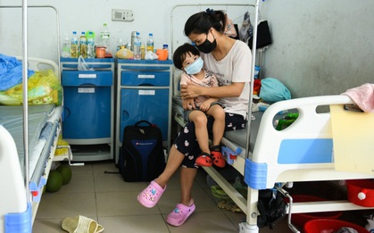 Xúc động mẹ F1 xin vào chăm con F0 trong khu cách ly