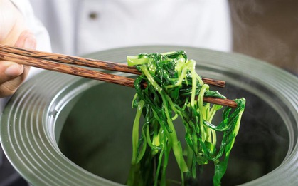 Thêm thứ này vào nước rau muống luộc sẽ tốt "gấp bội" so với vắt chanh, trị dứt điểm được nhiều bệnh vặt