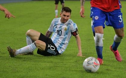 Messi nhận cú đúp "quả đắng": Hết ngã bò ra sân vì đi bóng bất thành, còn bị hậu vệ đối phương lừa qua "dễ như ăn kẹo"