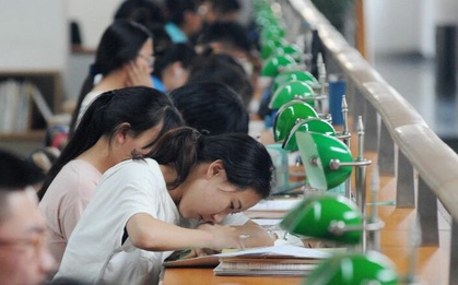 Con gái đang mải miết ôn thi đại học, mẹ sốc nặng khi phát hiện thuốc tránh thai trong phòng, hỏi giáo viên chủ nhiệm mới biết chân tướng