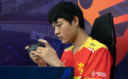 AWC 2021: Gấu và Daim bị chỉ trích sau sai lầm khiến MAD Team lật kèo, Team Flash rơi vào tình thế khó