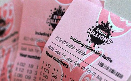 Anh: Một người trúng giải xổ số độc đắc 3.600 tỉ đồng