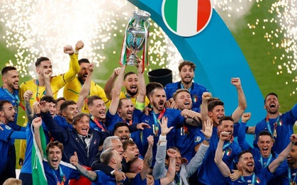Ảnh: Italy nâng cao chiếc cúp vô địch Euro sau 53 năm chờ đợi