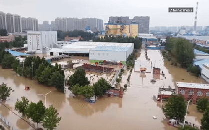 Nhà máy lắp ráp iPhone của Foxconn bị ngập, mất điện trong thời gian ngắn, nước dâng tới đùi công nhân