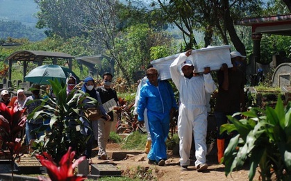 Tử vong do Covid-19 tăng 7 lần, Indonesia kéo dài thời gian phong tỏa