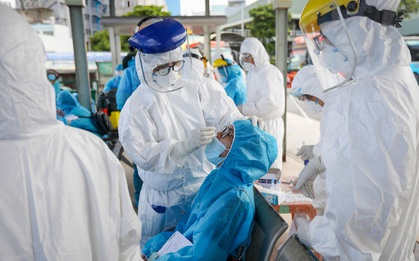 Virus âm thầm gây dựng thành luỹ kiểu "xôi đỗ": PGS Nguyễn Huy Nga chỉ ra điều thuận lợi khiến dịch dễ bùng phát