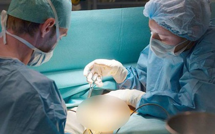 Lời khai của bác sĩ chở thi thể cô gái nâng ngực tử vong từ TP.HCM về tỉnh Trà Vinh