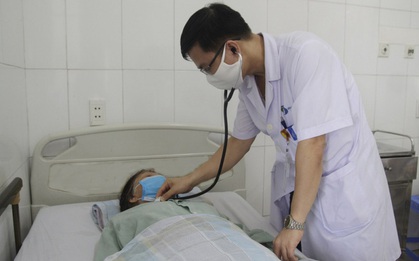 Tự mua thuốc giảm đau về uống, người phụ nữ mắc biến chứng nặng