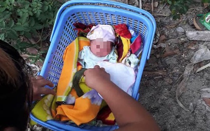 Bé gái 2 ngày tuổi bị bỏ rơi dưới gốc cây xoài