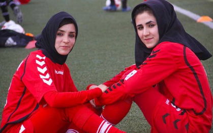 Nữ cầu thủ Afghanistan trốn chạy, rơi nước mắt cầu cứu trong tuyệt vọng