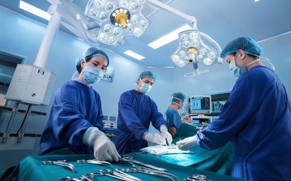 Người phụ nữ Phú Thọ có khối u kỳ quái kéo từ cổ xuống sát tim, chứa đầy... tóc