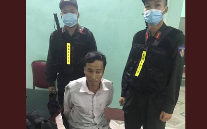 Con trai bóp cổ mẹ đẻ tử vong
