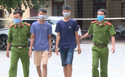 Chơi trốn tìm, bé trai 8 tuổi bị 2 thanh niên dụ tới nhà hoang trói chân tay, cướp dây chuyền