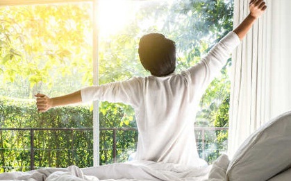Tâm lý học chỉ ra, việc đầu tiên bạn làm sau khi ngủ dậy sẽ quyết định tầm cao của cuộc đời: Bạn thuộc tuýp ngủ tiếp, tắt báo thức, check mail hay kiểm tra Facebook?