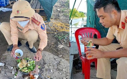 Bát mì trộn toàn rau của chiến sĩ CSGT cùng chiếc bếp tự chế tại chốt khiến nhiều người rưng rưng