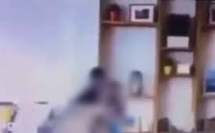 Đình chỉ nữ giáo viên để lộ hình ảnh "nóng" trong buổi tập huấn trực tuyến