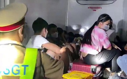 Nhét 15 người, cả trẻ em trong thùng xe đông lạnh để "thông chốt" về quê
