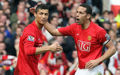 Huyền thoại MU ngứa mắt vì Ronaldo "nhoi nhoi" bên đường biên chỉ đạo như HLV