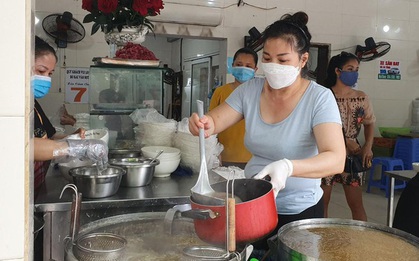 Khách mang nồi đi mua phở, chủ quán lãi to dù không tăng giá