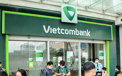 Nghịch lý Vietcombank: Kinh doanh tốt nhất hệ thống, diễn biến cổ phiếu tệ nhì ngành