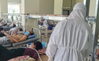 Bác sĩ 9X vừa "thoát" F0 đã xin tiếp tục chăm F0: Ép tim bệnh nhân tới suýt ngất và niềm vui khi người bệnh khoe "dễ thở hơn rồi"