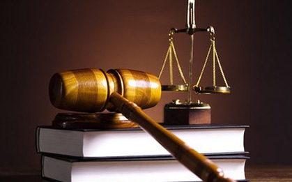 Tội vu khống, bịa đặt, bôi nhọ danh dự người khác có thể bị xử phạt đến 7 năm tù giam và bồi thường đến 10 tháng lương