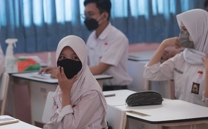 Hàng ngàn học sinh và giáo viên Indonesia mắc Covid-19 sau khi quay trở lại trường học