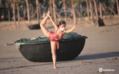 Ảnh: Người Đà Nẵng ùn ùn kéo ra biển tắm và tập thể dục sau hơn 2 tháng “bất động” vì Covid-19