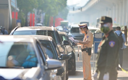 Hà Nội cho phép người dân tiếp tục sử dụng Giấy đi đường mẫu cũ